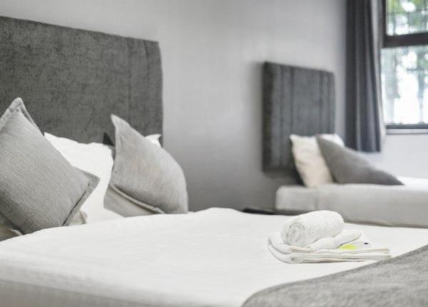 קאמברידג' Iway Inn Hotel מראה חיצוני תמונה